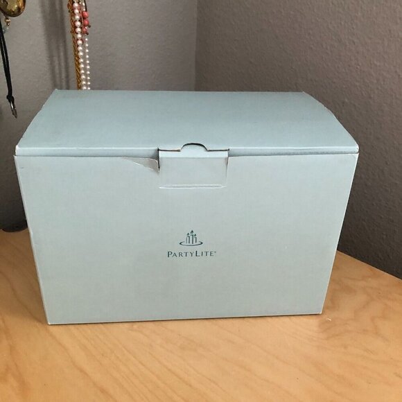 PartyLite Heirloom Gabriel Angel Ivory Gold Porcelain Tealight Holder P9927 9" - Picture 9 of 9